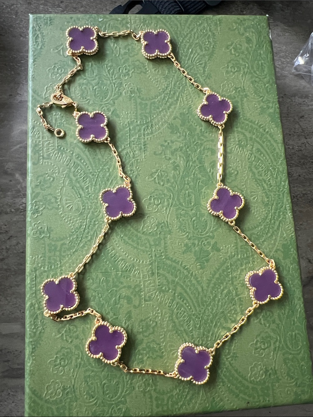 Gold-Tone Necklace with Purple 10 Clover Motifs copper plated 18k gold new